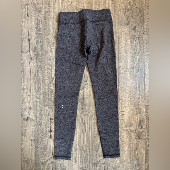Ivivva by Lululemon Grey Herringbone Full Length Leggings - Picture 3 of 3